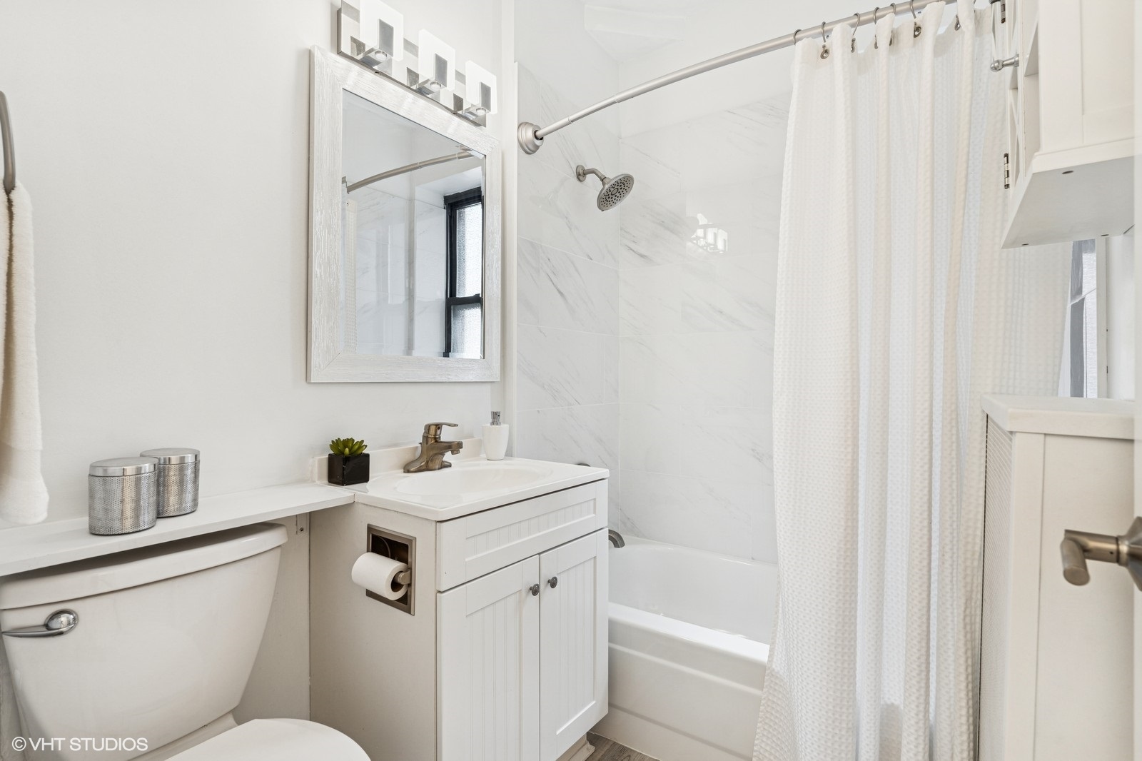 725 West Sheridan Road, Unit 302 Chicago, IL 60613 - Photo 19 of 21 Gallery Image 19