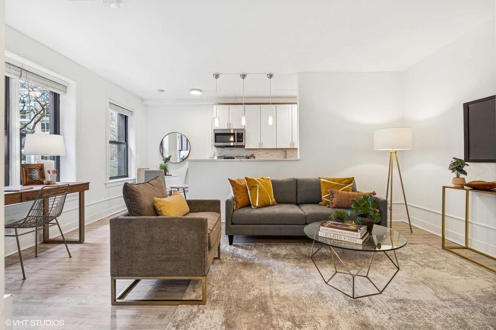 725 West Sheridan Road, Unit 302 Chicago, IL 60613 - Photo 2 of 21 Gallery Image 2