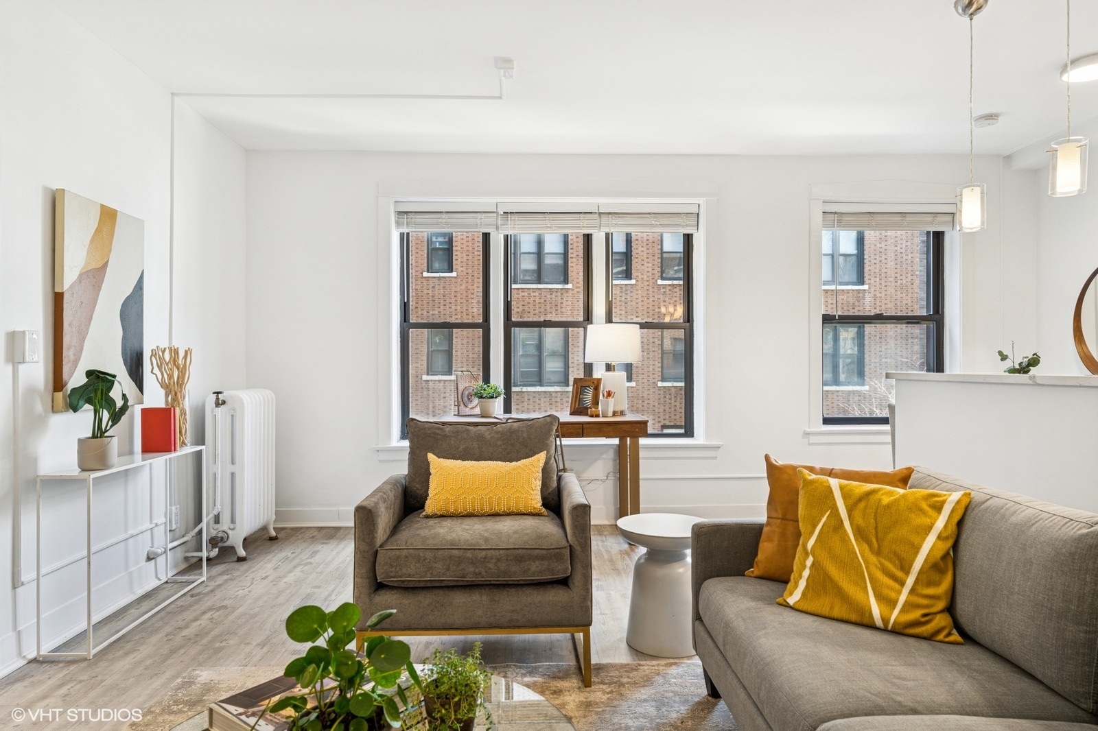 725 West Sheridan Road, Unit 302 Chicago, IL 60613 - Photo 3 of 21 Gallery Image 3