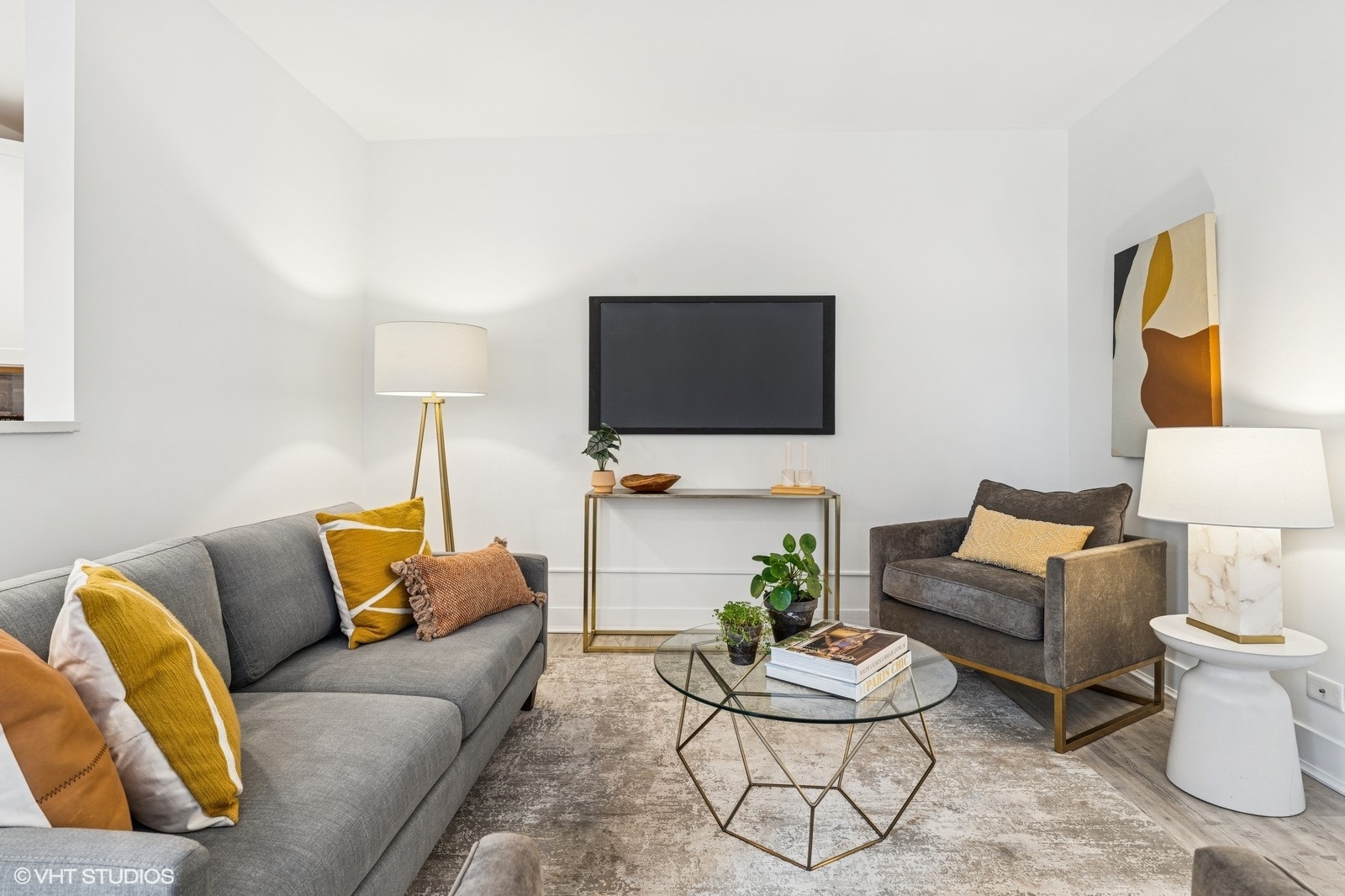 725 West Sheridan Road, Unit 302 Chicago, IL 60613 - Photo 5 of 21 Gallery Image 5