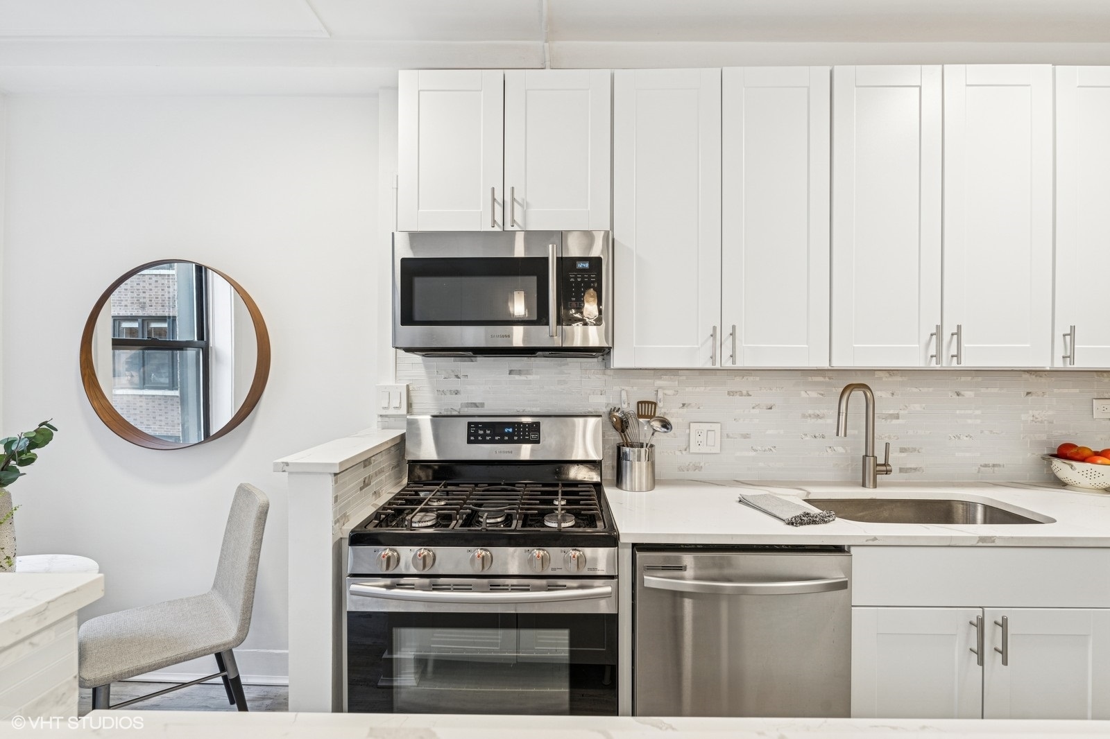 725 West Sheridan Road, Unit 302 Chicago, IL 60613 - Photo 8 of 21 Gallery Image 8