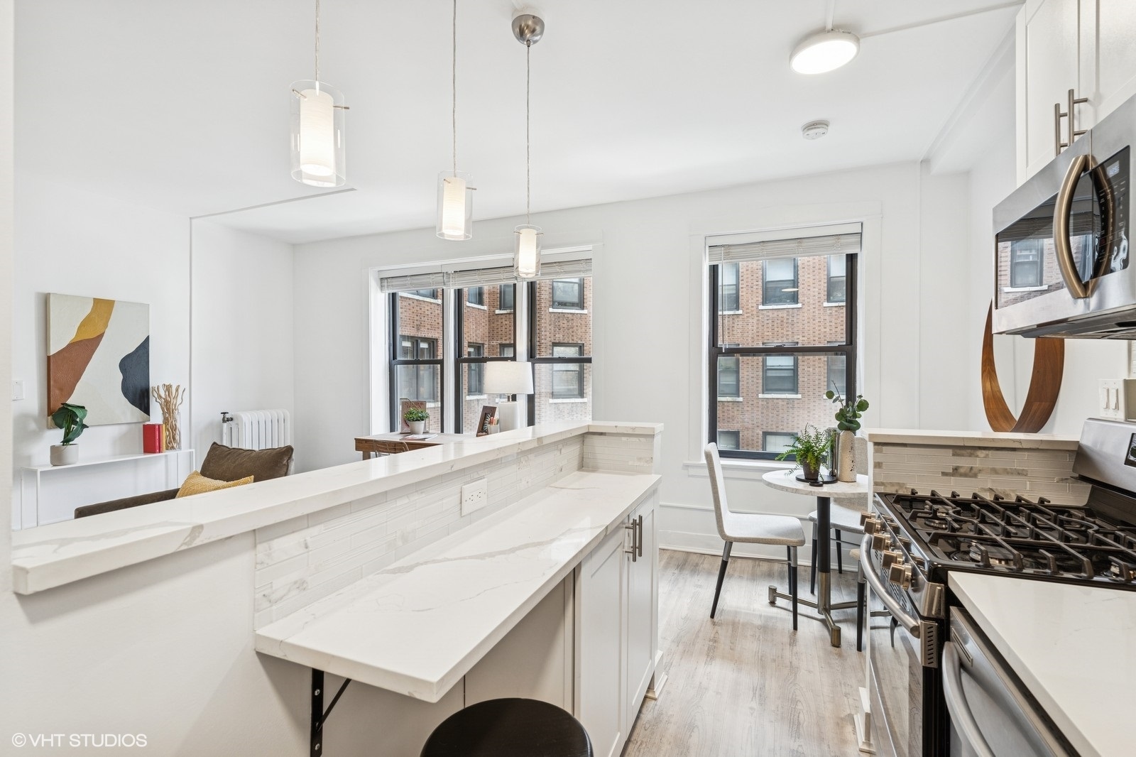 725 West Sheridan Road, Unit 302 Chicago, IL 60613 - Photo 9 of 21 Gallery Image 9