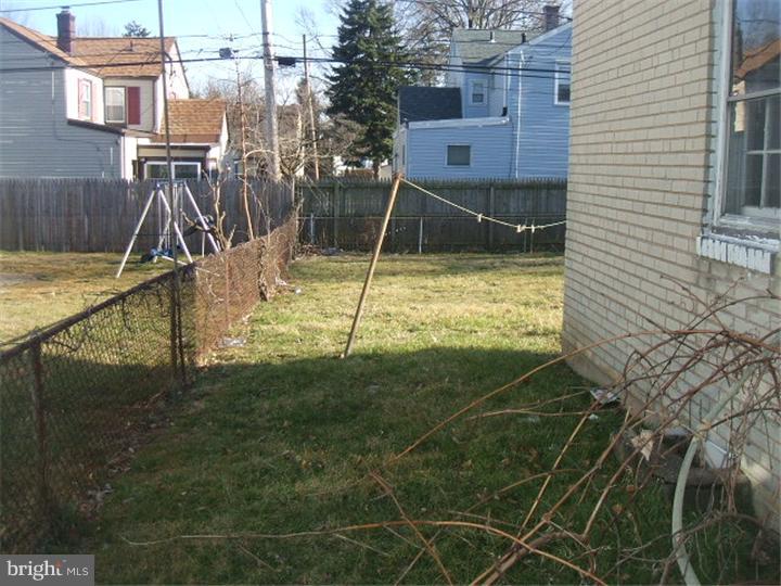 716 East Providence Road Aldan, PA 19018 - Photo 4 of 25 Side Yard