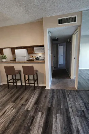 $1,100 | 2818 South Bartell Drive, Unit 7, Houston, TX 77054