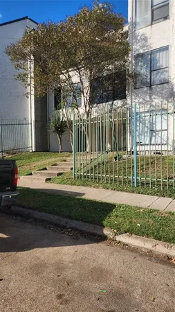 $1,100 | 2818 South Bartell Drive, Unit 7, Houston, TX 77054