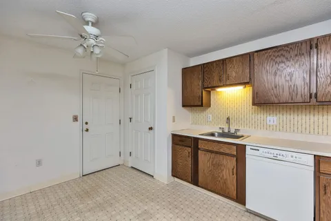 $239,000 | 1 Northbrook Drive, Unit 102, Manchester, NH 03102