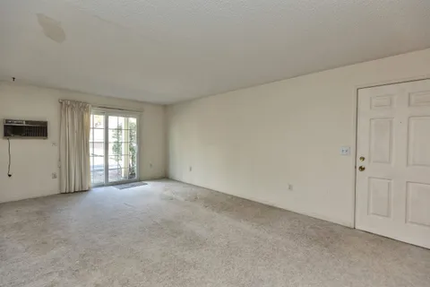 $239,000 | 1 Northbrook Drive, Unit 102, Manchester, NH 03102