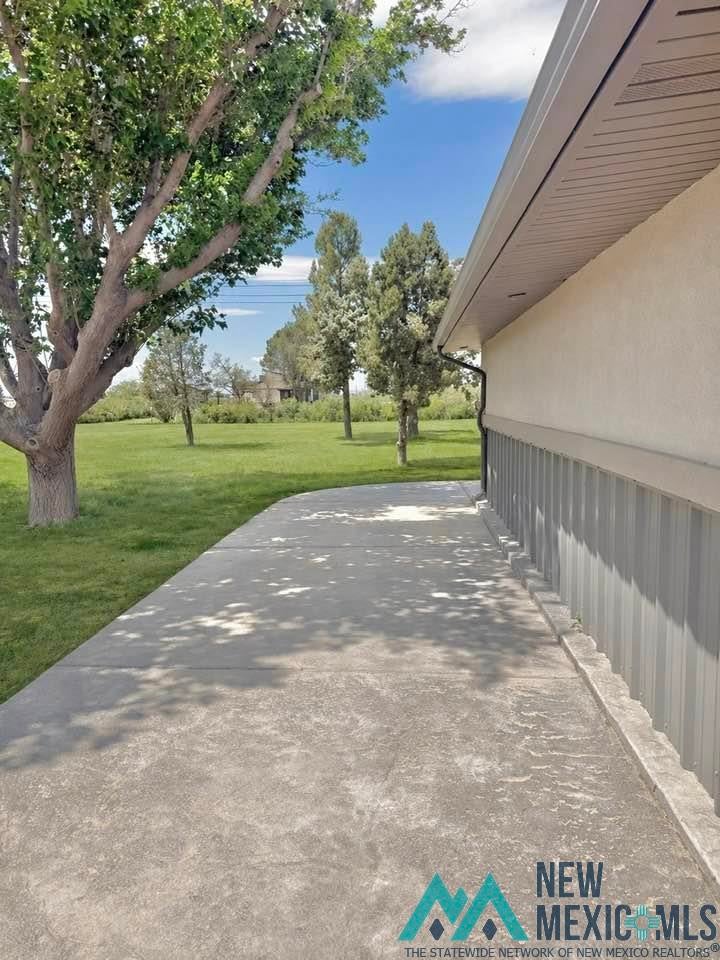 5404 Sioux Road Carlsbad, NM 88220 - Photo 4 of 100 Concrete walkway alongside the building