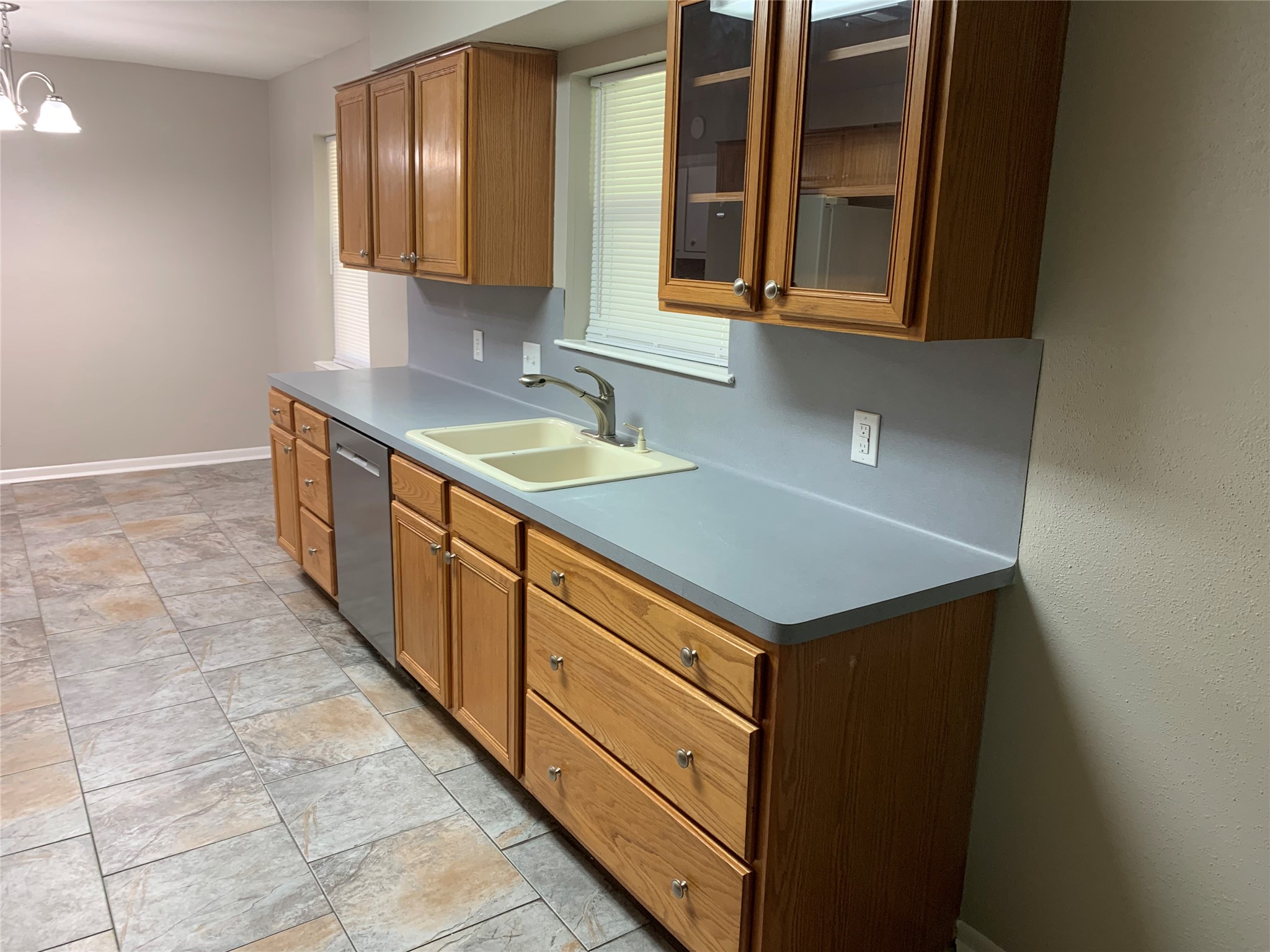 1110 East Rutgers Lane Deer Park, TX 77536 - Photo 5 of 19 Breakfast area is off of the kitchen