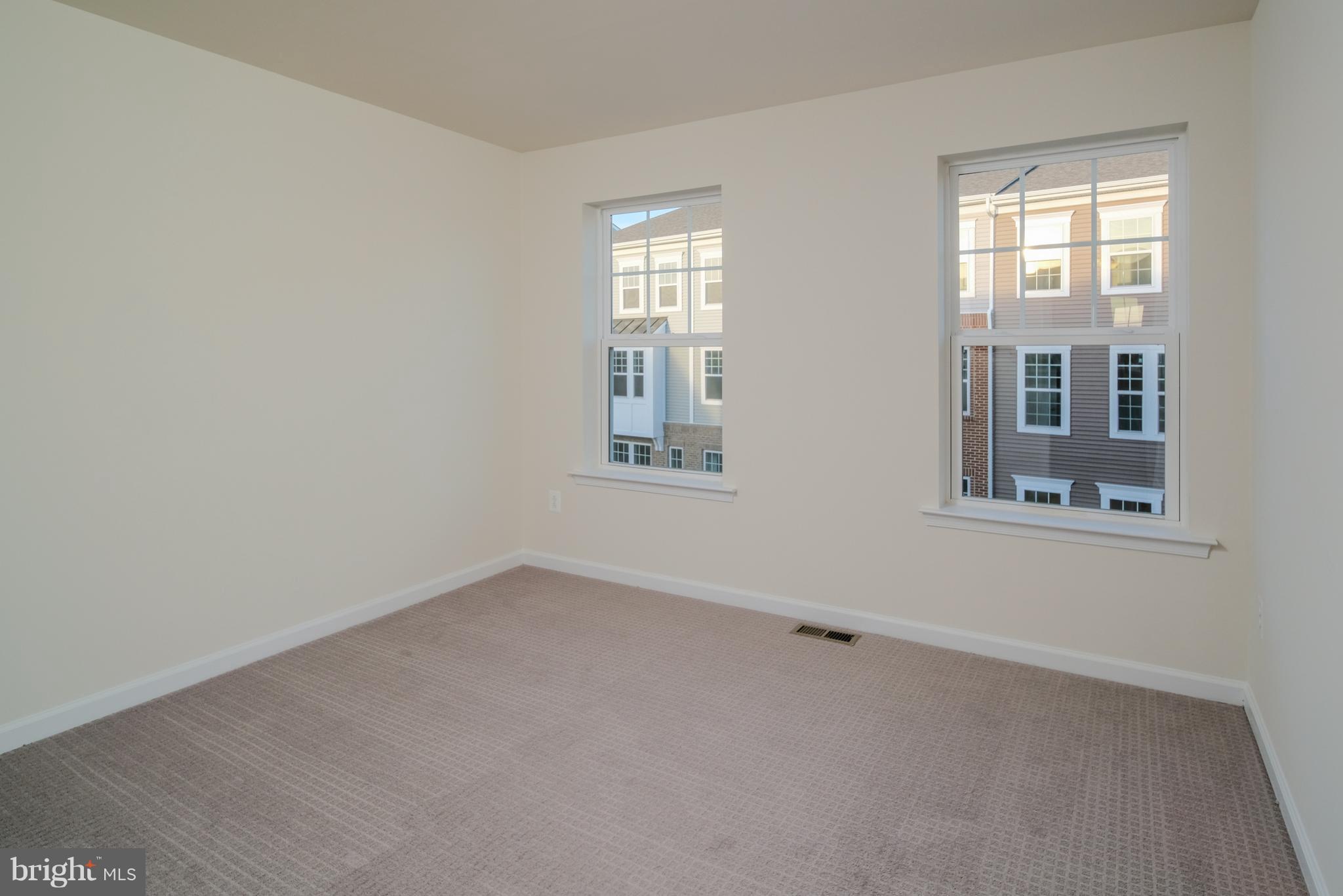 2720 Duvall Ridge Road Landover, MD 20785 - Photo 22 of 41 an empty room with windows