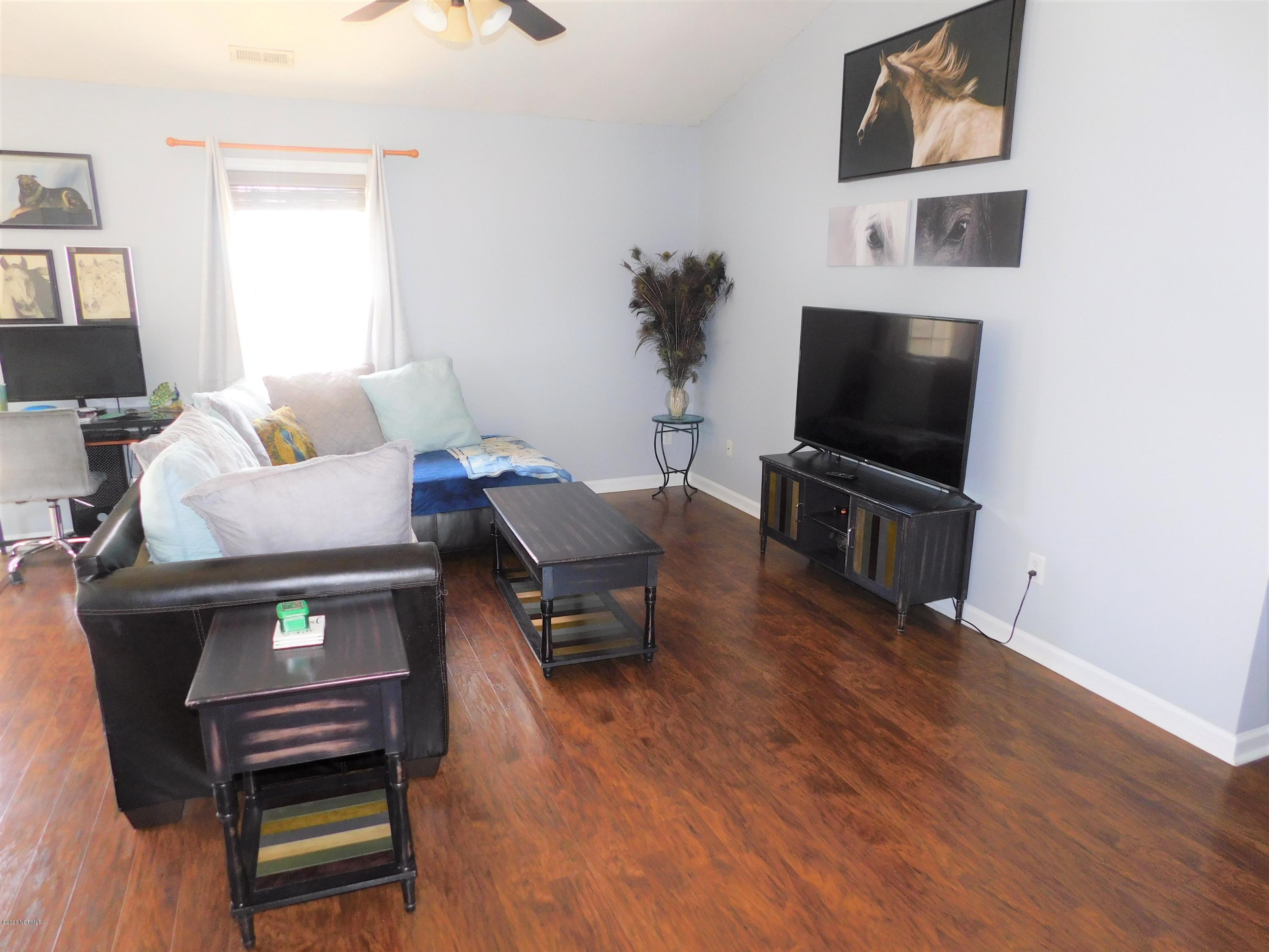 110 Fox Den Drive Hubert, NC 28539 - Photo 3 of 13 Living Room