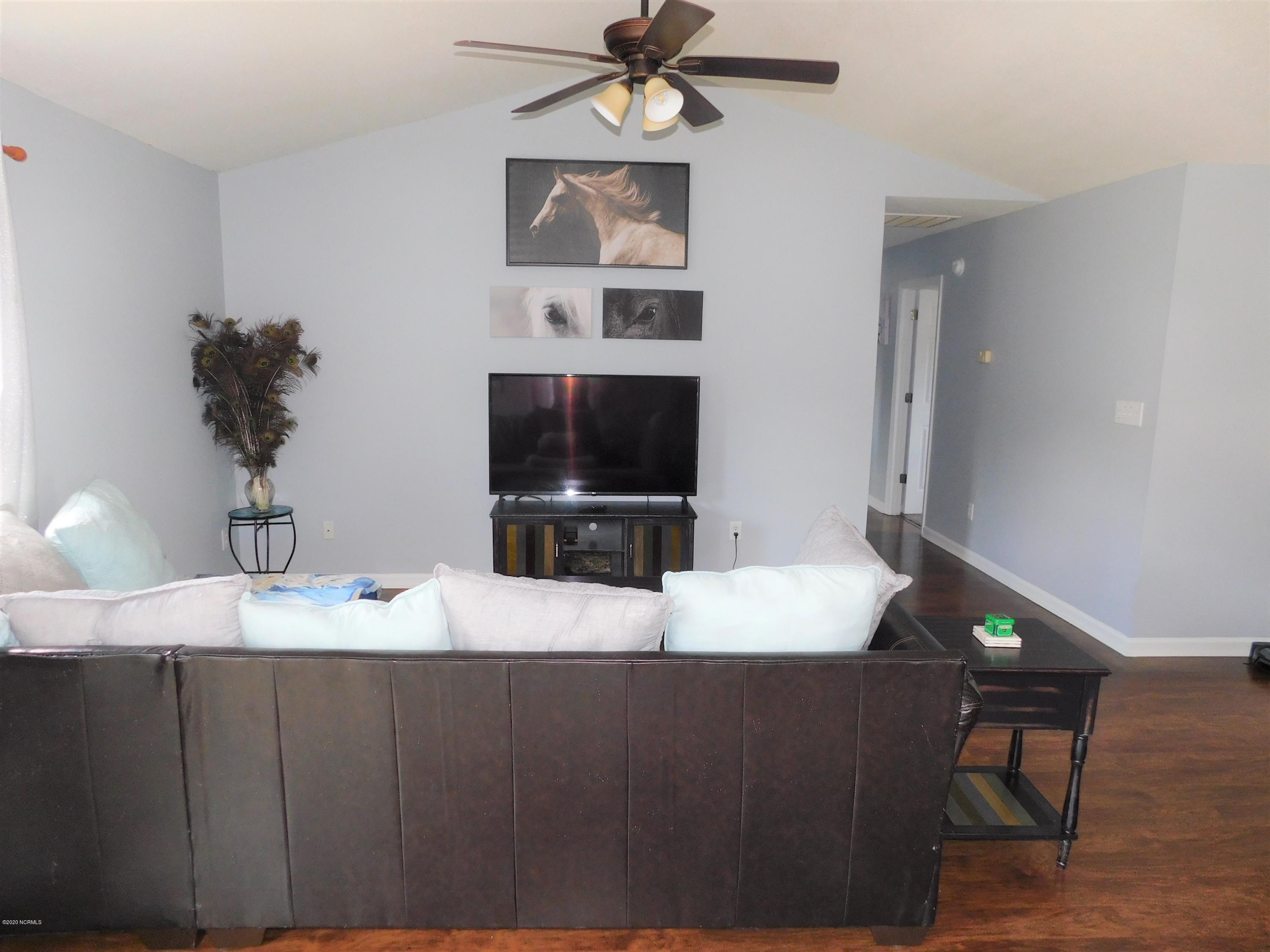 110 Fox Den Drive Hubert, NC 28539 - Photo 4 of 13 Living Room