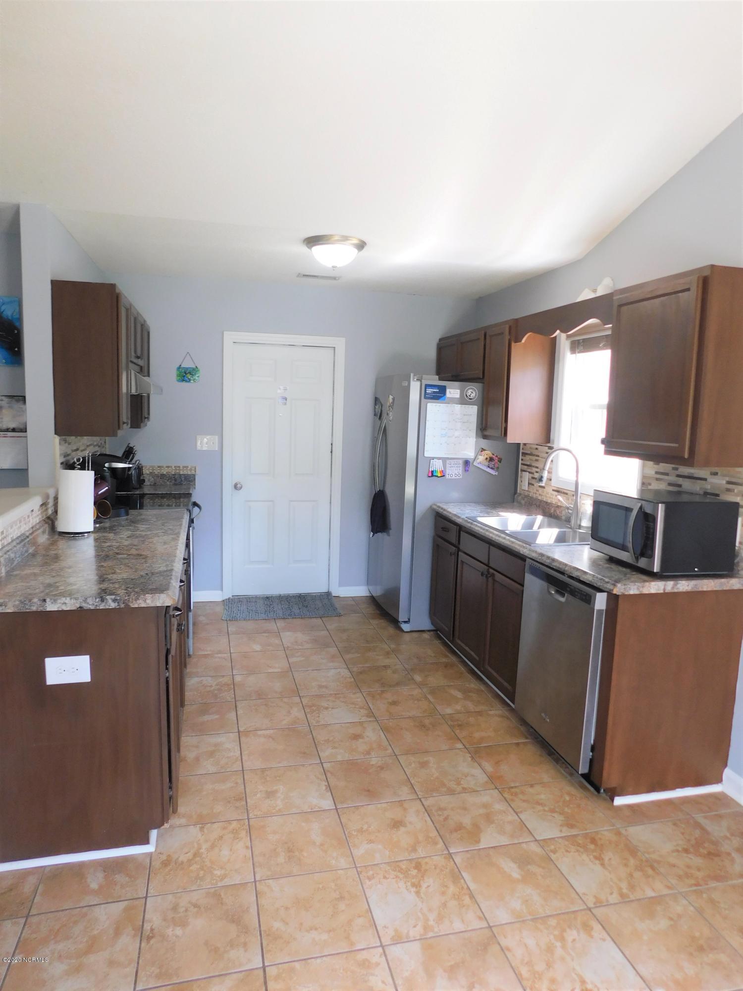 110 Fox Den Drive Hubert, NC 28539 - Photo 6 of 13 Kitchen
