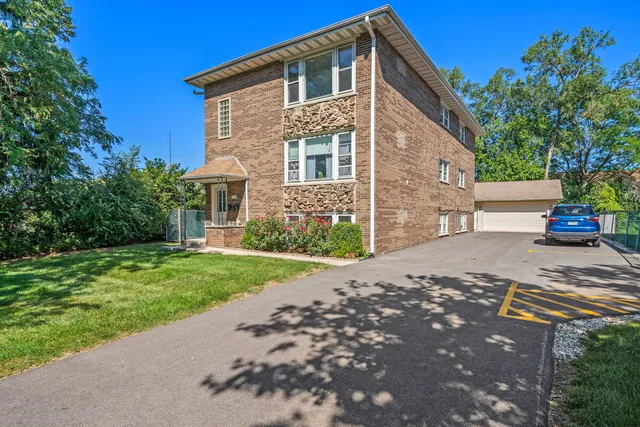 $2,050 | 519 Hillside Drive, Unit 3, Bensenville, IL 60106