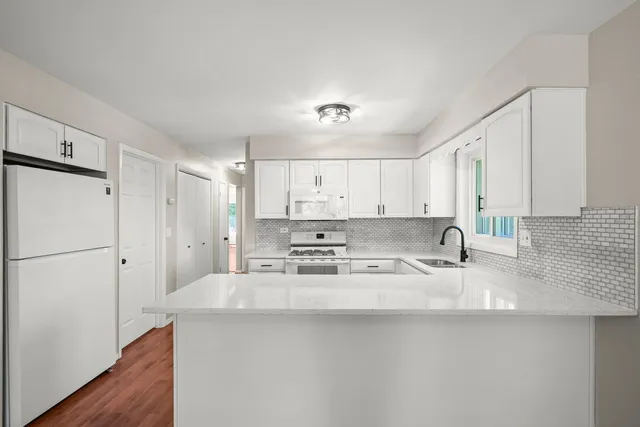 $2,050 | 519 Hillside Drive, Unit 3, Bensenville, IL 60106