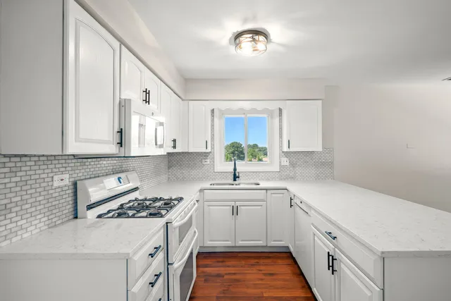 $2,050 | 519 Hillside Drive, Unit 3, Bensenville, IL 60106