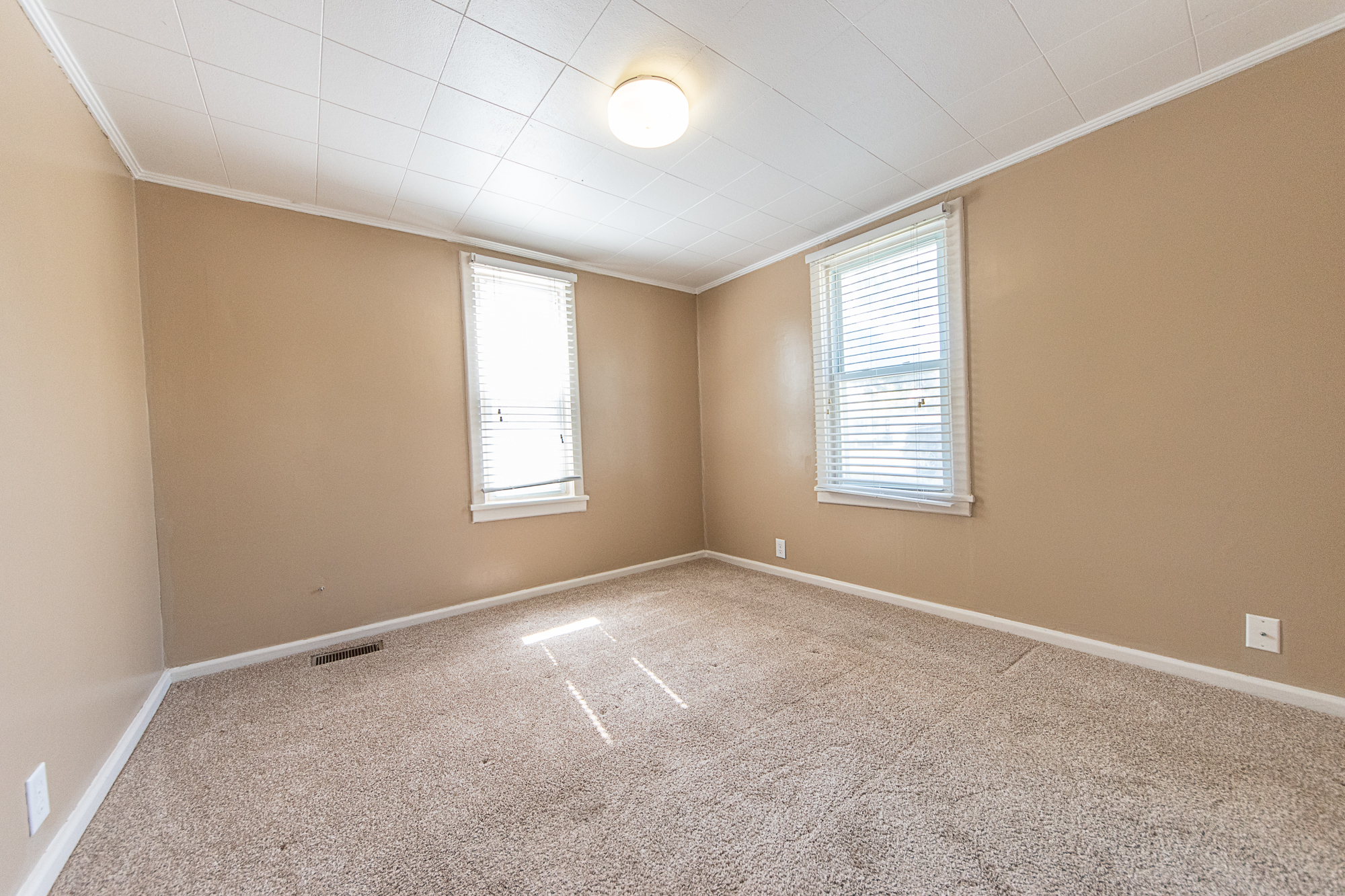 537 Cleveland Street Columbus, IN 47201 - Photo 8 of 23
