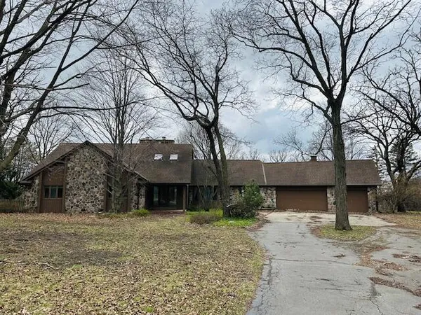 $539,900 | S37-w32055 Kamps Court, Waukesha, WI 53189