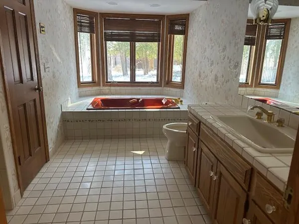 $549,800 | S37-w32055 Kamps Court, Waukesha, WI 53189