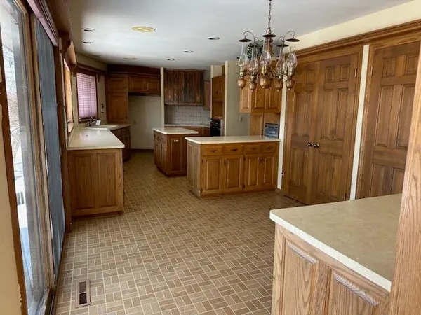 $549,800 | S37-w32055 Kamps Court, Waukesha, WI 53189