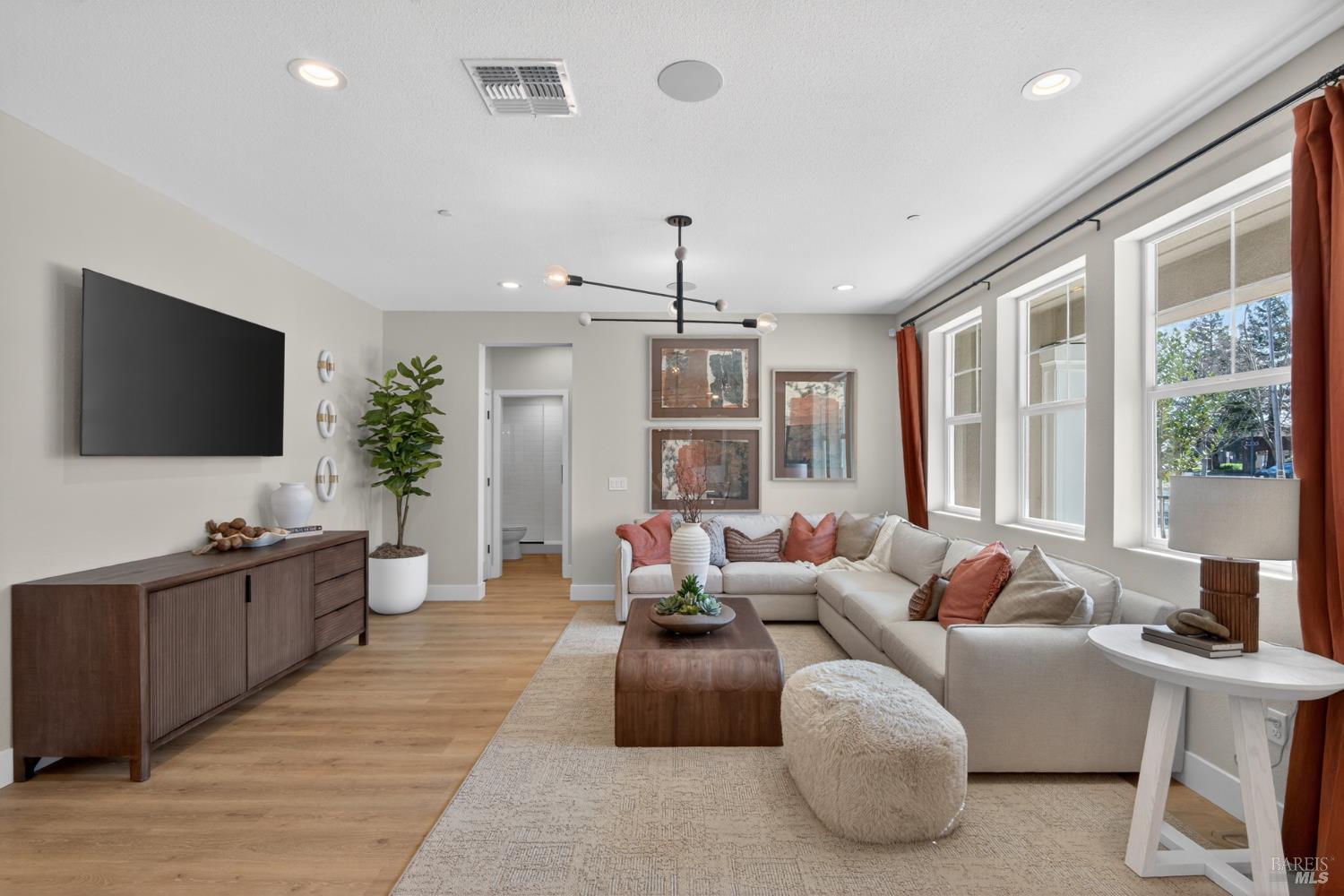 846 Buckley Drive Santa Rosa, CA 95407 - Photo 2 of 8