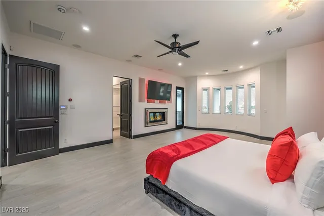 $10,000 | 282 East Maulding Avenue, Las Vegas, NV 89123