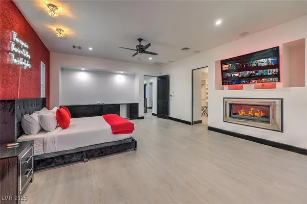 $10,000 | 282 East Maulding Avenue, Las Vegas, NV 89123