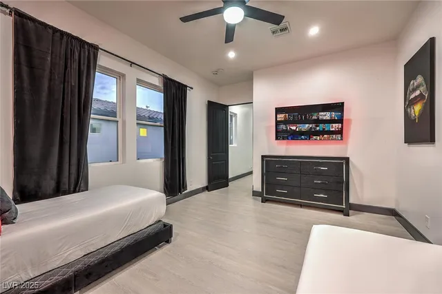 $10,000 | 282 East Maulding Avenue, Las Vegas, NV 89123