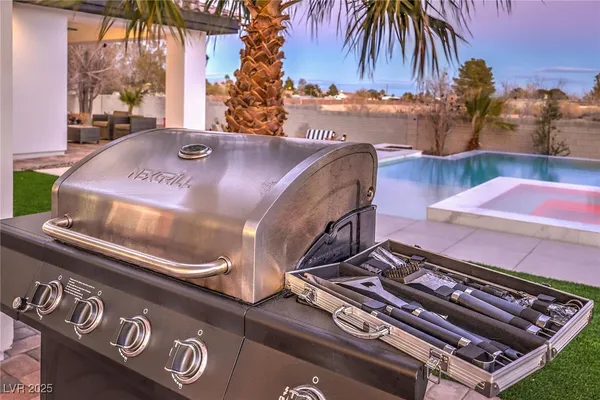 $10,000 | 282 East Maulding Avenue, Las Vegas, NV 89123