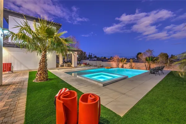 $10,000 | 282 East Maulding Avenue, Las Vegas, NV 89123