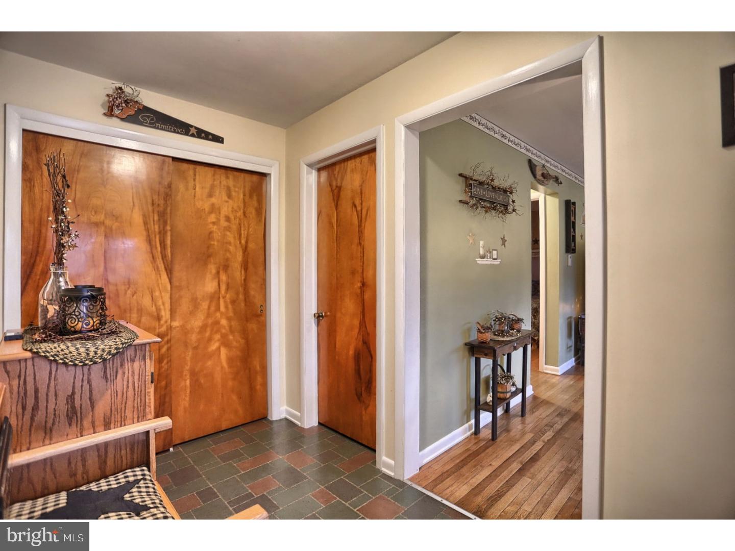 201 Old State Road Oley, PA 19547 - Photo 8 of 25 Foyer