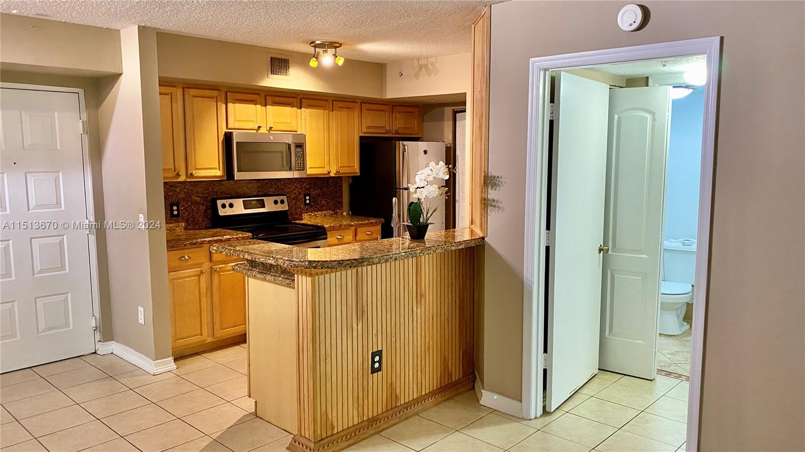 460 South Park Road, Unit 6103 Hollywood, FL 33021 - Photo 3 of 15 a bathroom with a sink a mirror and a shower