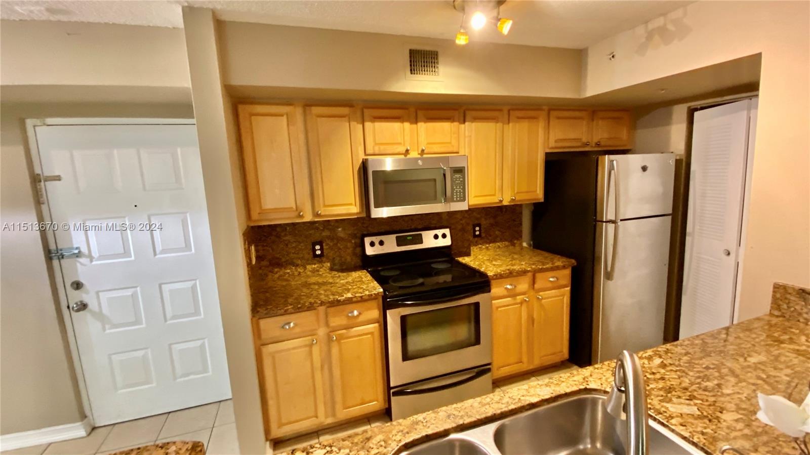 460 South Park Road, Unit 6103 Hollywood, FL 33021 - Photo 4 of 15 a kitchen with a refrigerator stove and sink