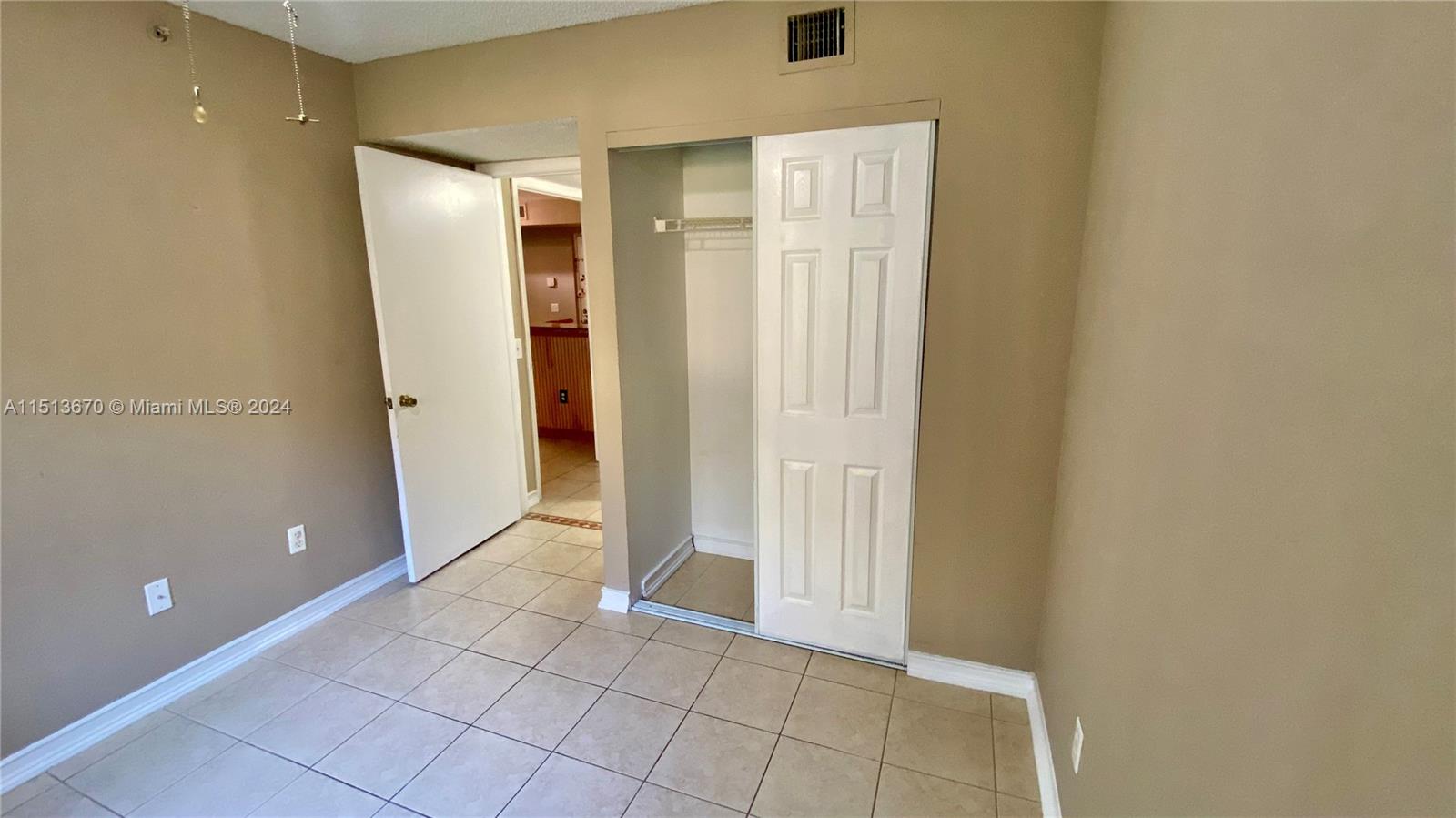 460 South Park Road, Unit 6103 Hollywood, FL 33021 - Photo 10 of 15 an empty room with a bathroom