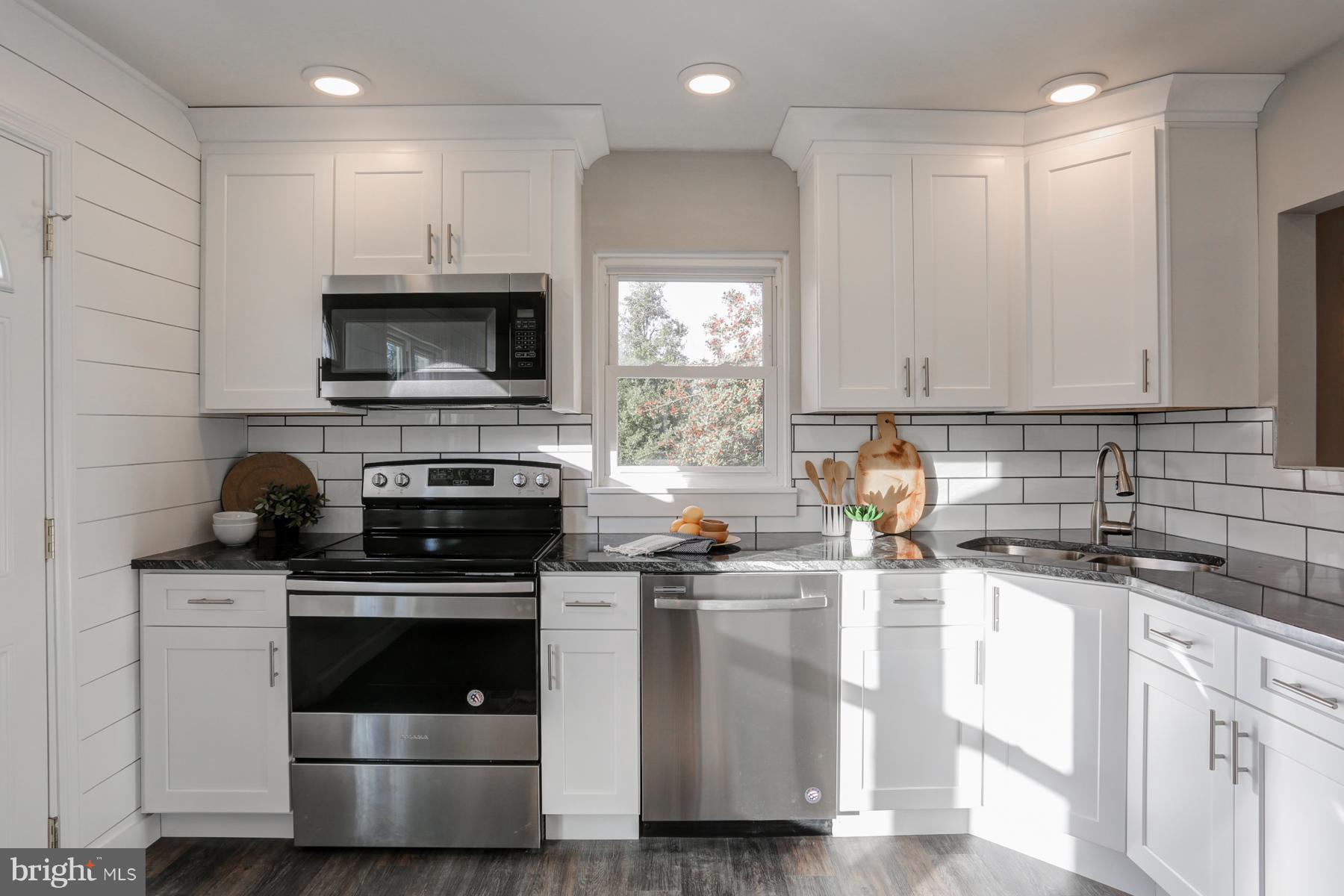 1575 Ridgeview Avenue Lancaster, PA 17603 - Photo 3 of 56 Gallery Image 3