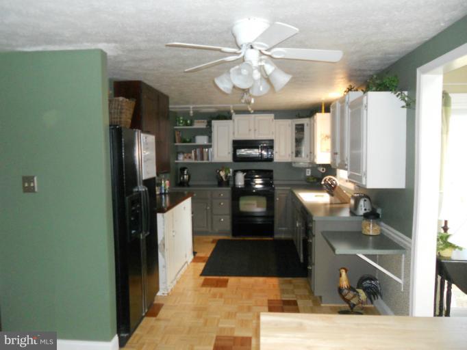 8065 Athena Street Springfield, VA 22153 - Photo 12 of 30 Kitchen View 2
