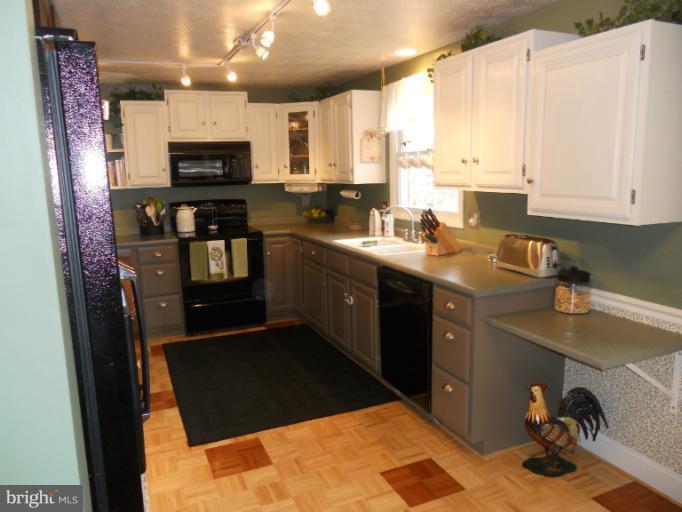 8065 Athena Street Springfield, VA 22153 - Photo 17 of 30 Kitchen View 1