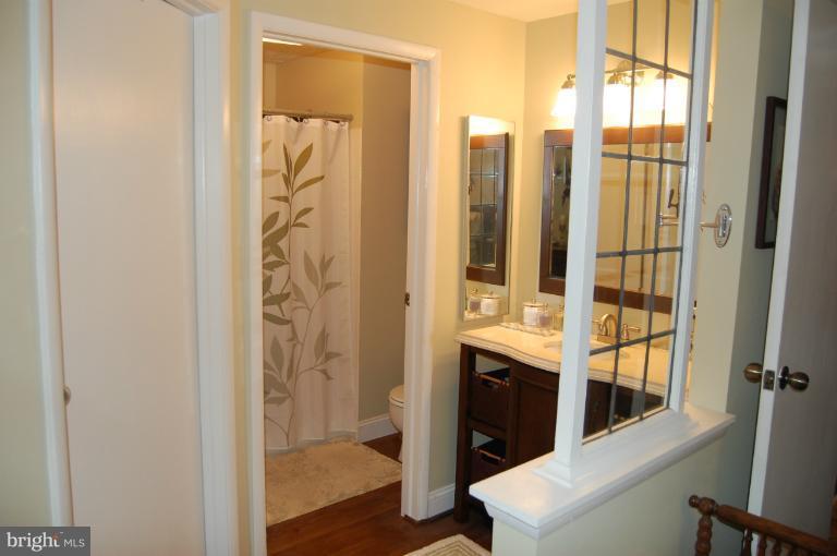 8065 Athena Street Springfield, VA 22153 - Photo 3 of 30 Bath (Master)