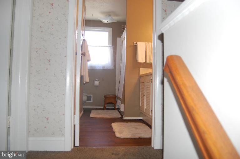 8065 Athena Street Springfield, VA 22153 - Photo 8 of 30 Upstairs Hall Bath