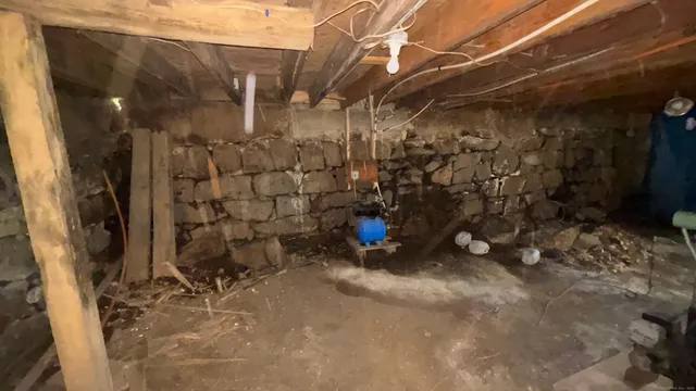 $200,000 | 121 Clarks Falls Road, North Stonington, CT 06359