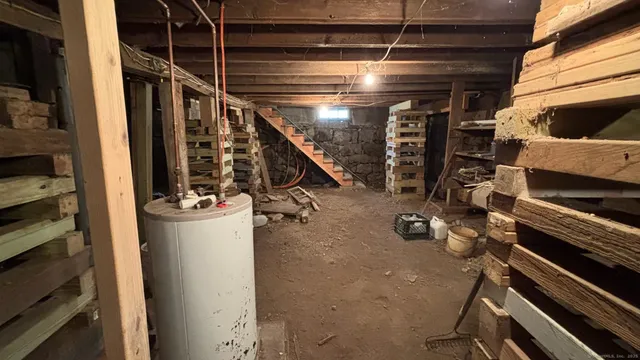 $200,000 | 121 Clarks Falls Road, North Stonington, CT 06359