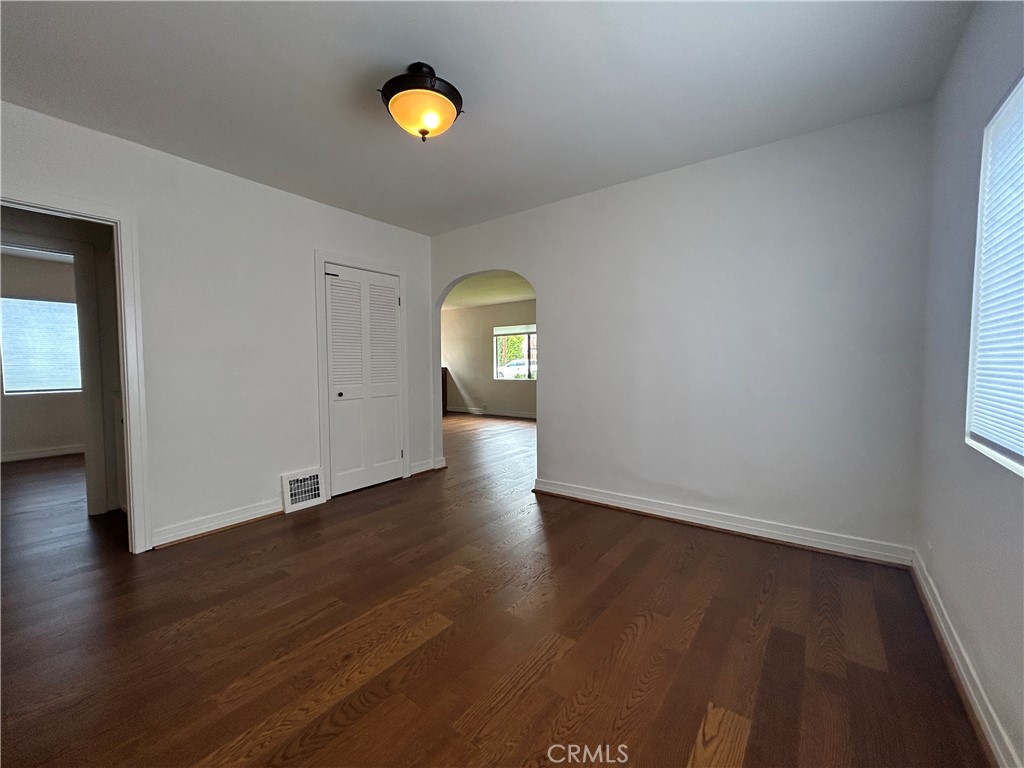 214 East Stocker Street Glendale, CA 91207 - Photo 10 of 31