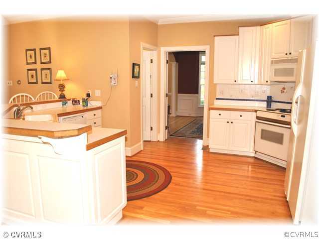 3507 Derby Ridge Way Midlothian, VA 23113 - Photo 6 of 12 Kitchen - Bright & Airy Kitchen