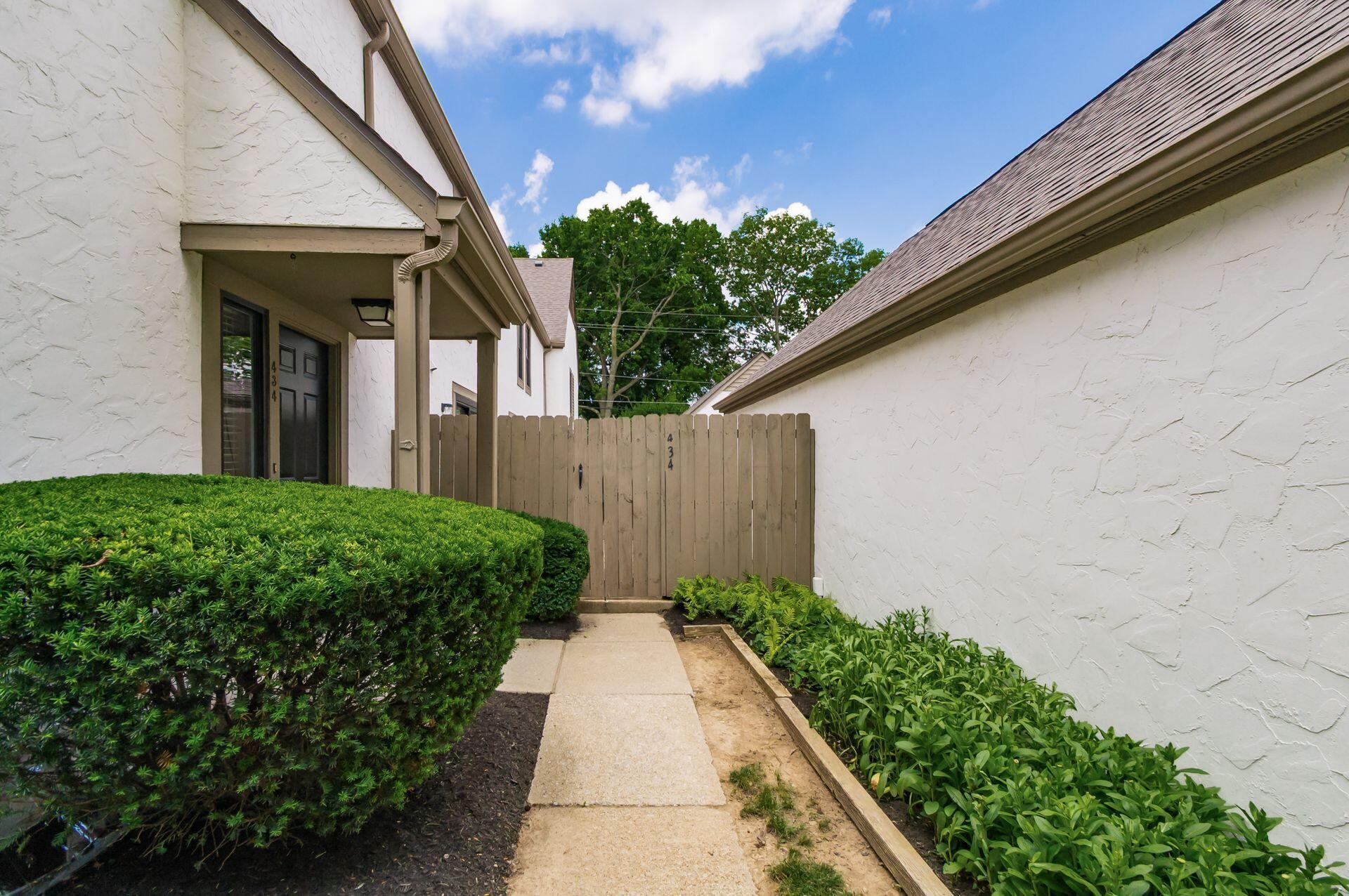 434 Edinburgh Road Dublin, OH 43017 - Photo 2 of 25