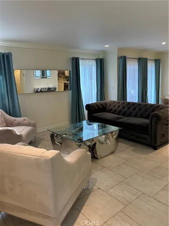 $3,500 | 22141 Burbank Boulevard, Unit 1, Woodland Hills, CA 91367