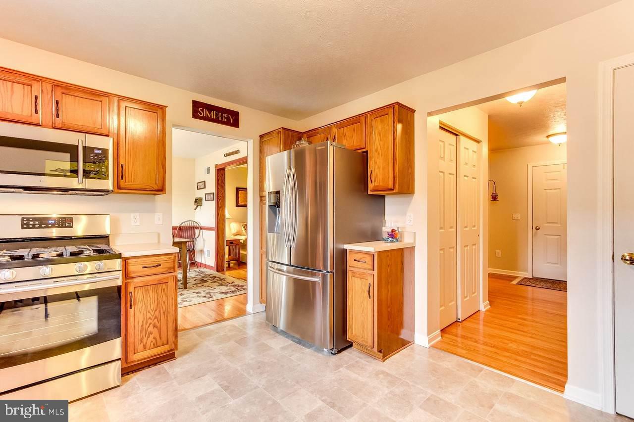 20 Coventry Cross Road Mount Wolf, PA 17347 - Photo 7 of 24 Gallery Image 7