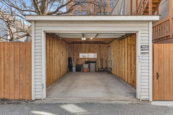 $800,000 | 1042 West Barry Avenue, Chicago, IL 60657