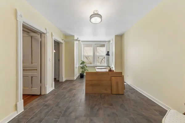 $800,000 | 1042 West Barry Avenue, Chicago, IL 60657