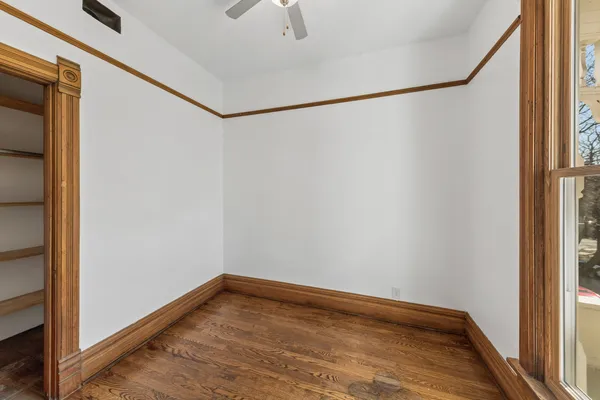 $800,000 | 1042 West Barry Avenue, Chicago, IL 60657