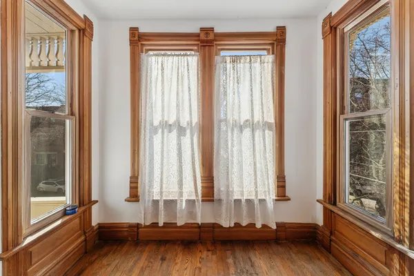 $800,000 | 1042 West Barry Avenue, Chicago, IL 60657